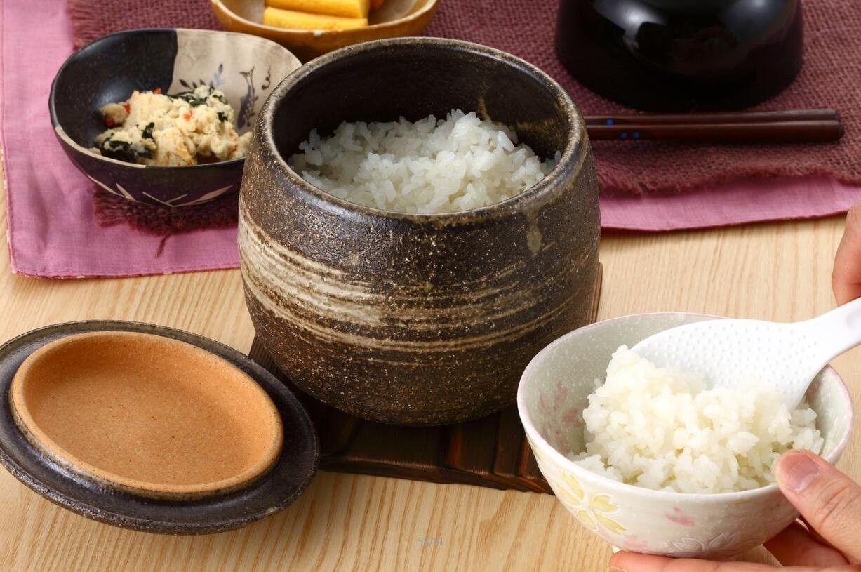 伊賀焼 おひつ 刷毛目 民芸陶器のおひつ しゃもじ・敷板付 約1.5合 1～2人用 陶製 11-04 日本製 プレゼント 引出物 お祝い 内祝い 父の日 母の日 卒業祝い 就職祝い 入社祝い 贈り物